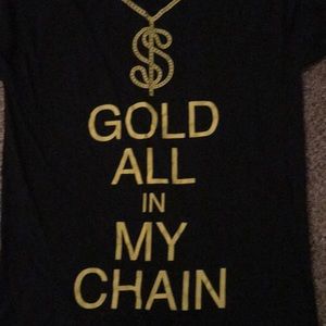 A plain tee it’s a men’s medium